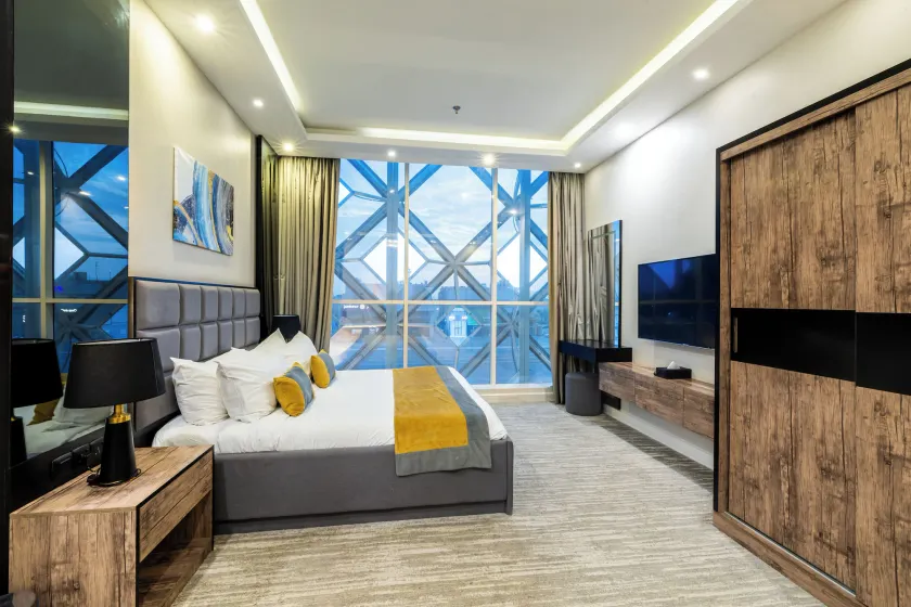 Clowzer Serviced Apartments - Image 1