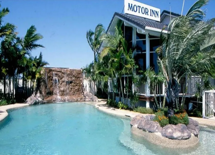 Runaway Bay Motor Inn - Image 1