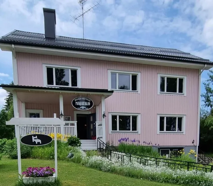 Wanha Neuvola Guesthouse - Image 1
