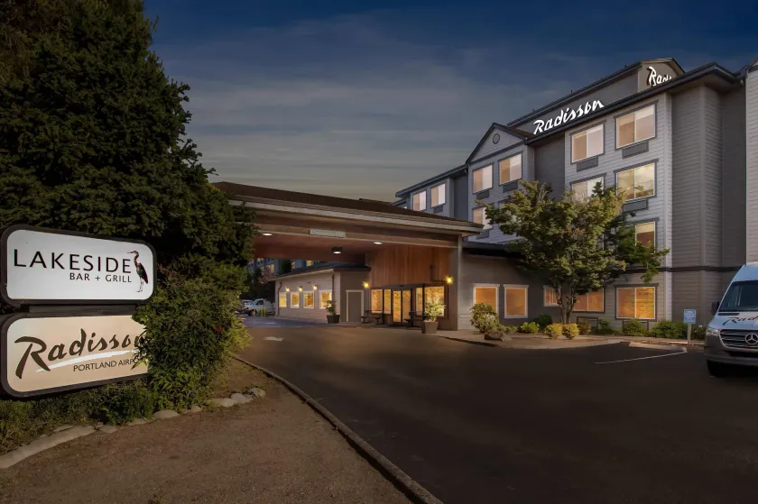 Radisson Hotel Portland Airport - Image 1
