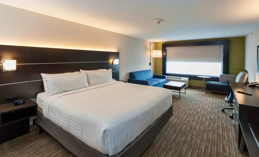 Holiday Inn Express & Suites - Dodge City by IHG - Zimmer