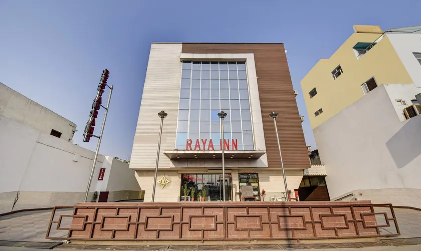Hotel Raya Inn - Image 1