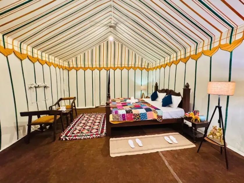 Venture Desert Camp - Camera