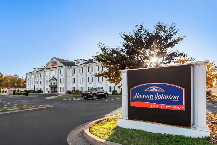 Howard Johnson by Wyndham Jackson - Image 1
