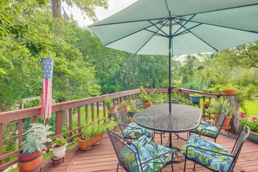 Lovely Bryan Home w/ Deck - 4 Mi to Kyle Field! - Image 1