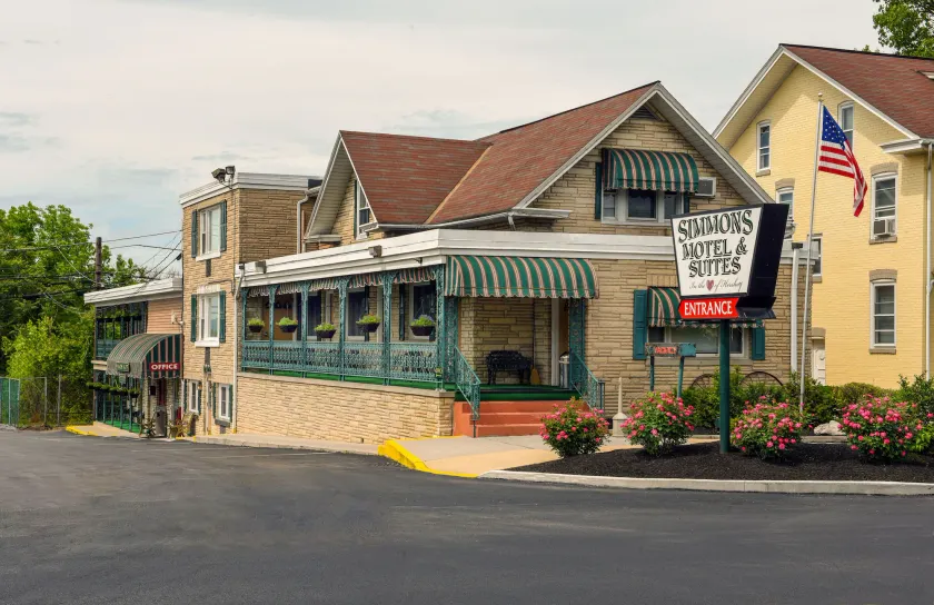 Simmons Motel and Suites - Image 1