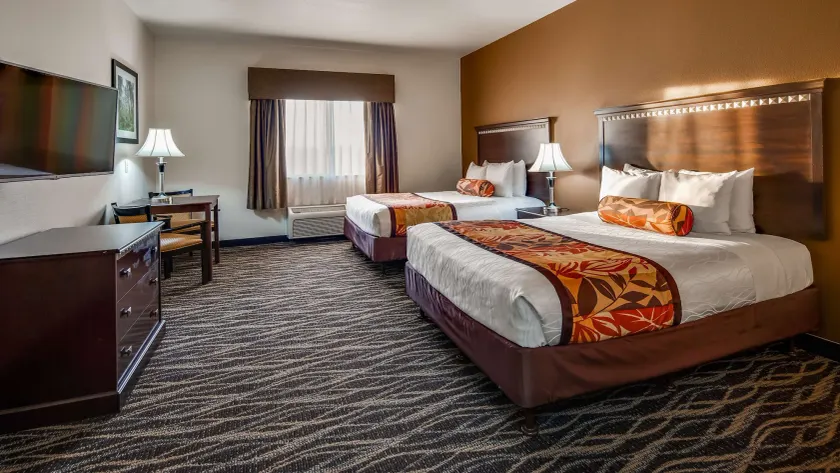 Best Western Plus Battleground Inn & Suites - Image 1