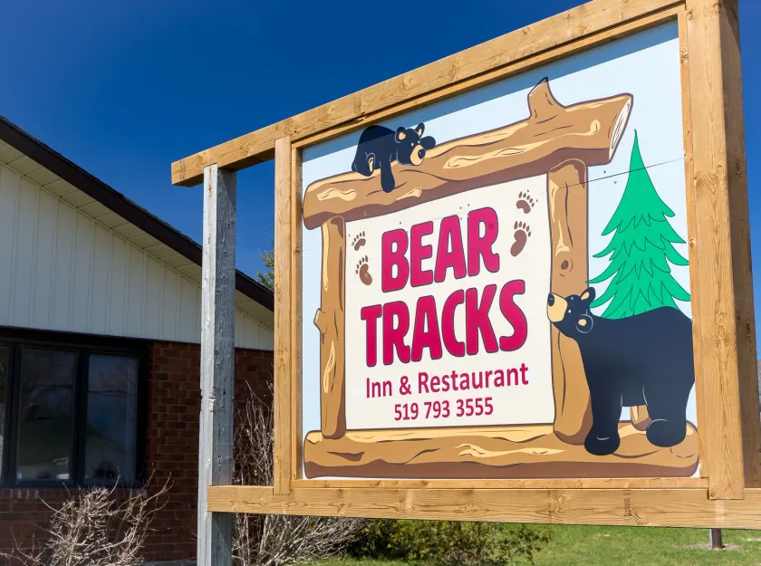 Bear Tracks Inn - Image 1