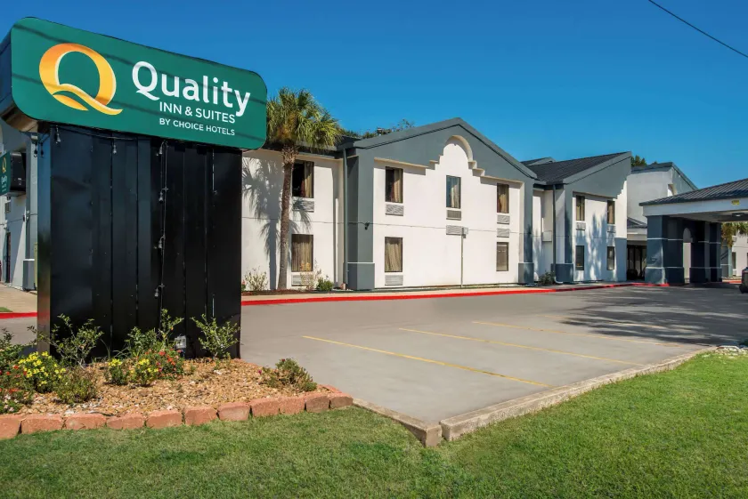 Quality Inn & Suites Lafayette - Image 1