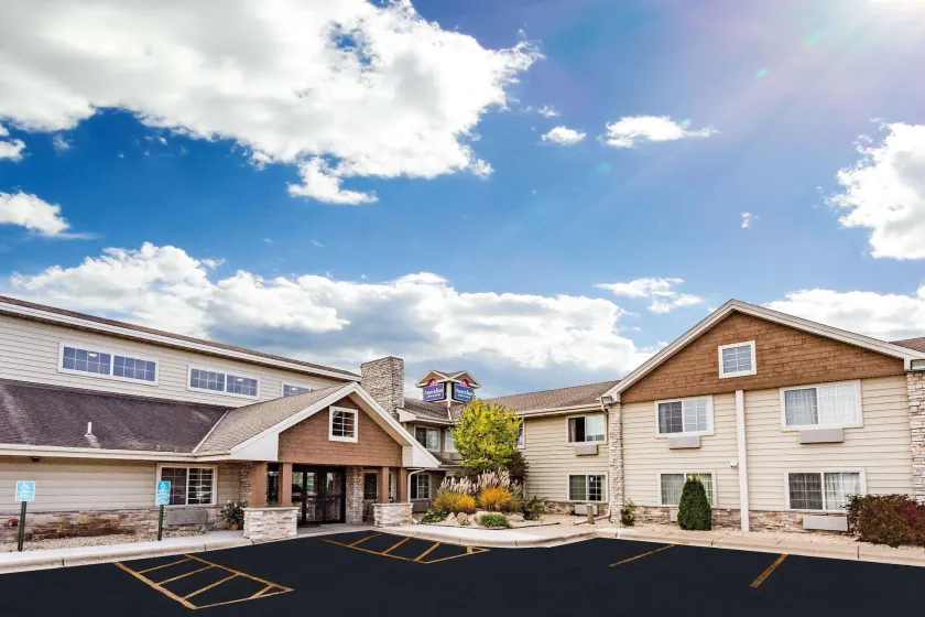 AmericInn by Wyndham Hotel and Suites Long Lake - Image 1