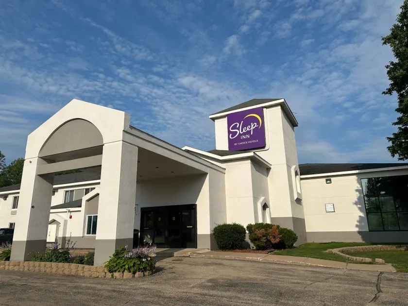 Sleep Inn Antigo - Image 1