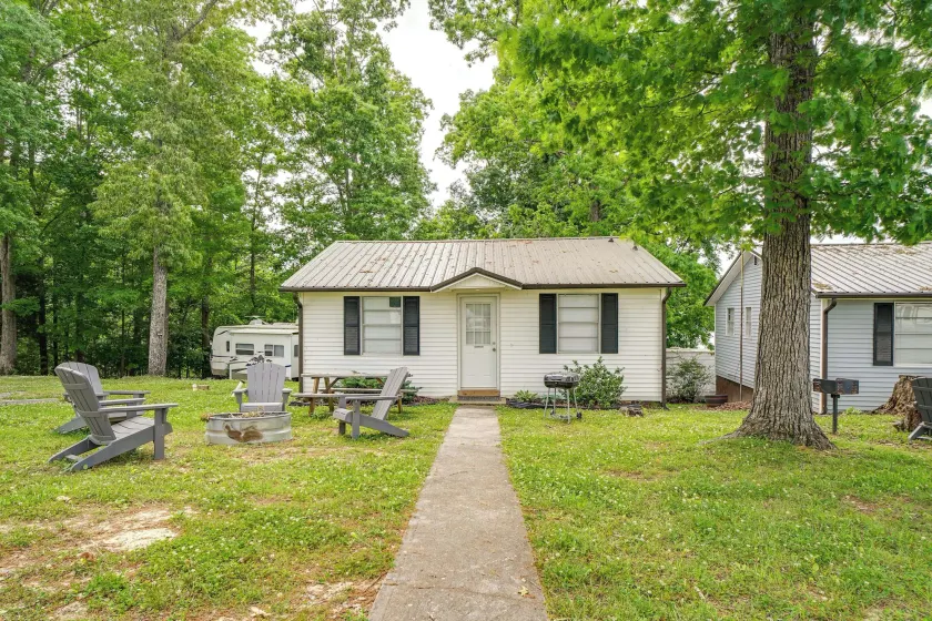 Dandridge Cabin in Inspiration Cove w/ Lake Access - Image 1