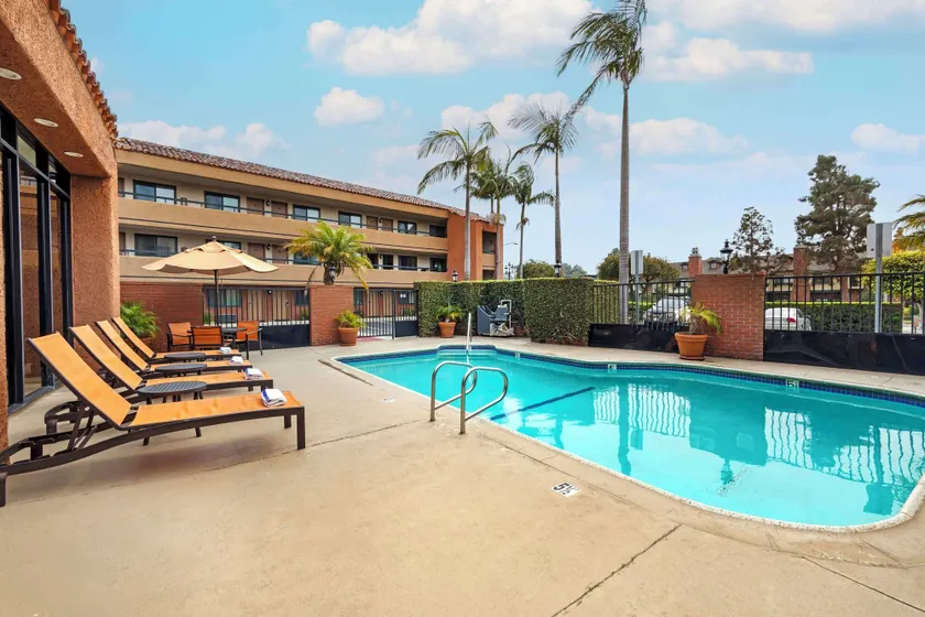 Best Western Plus Redondo Beach Inn - Image 1