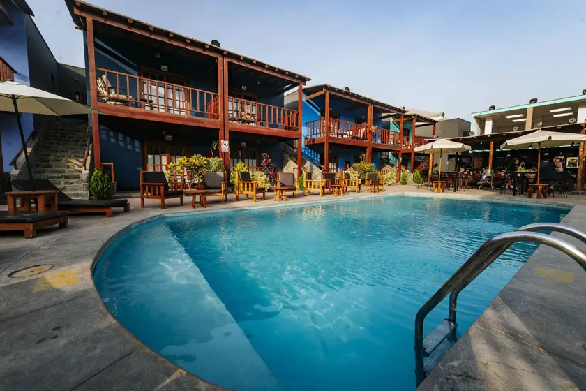 VPX HOTEL & Bungalows - Image 1