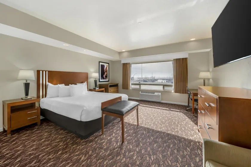 Best Western Plus Northwoods Inn - Image 1
