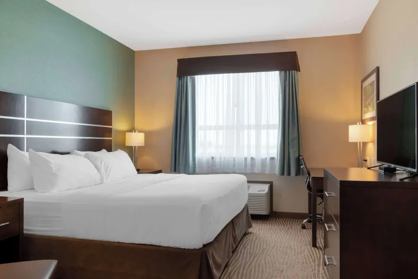 Best Western Plus Moosomin Hotel - Image 1