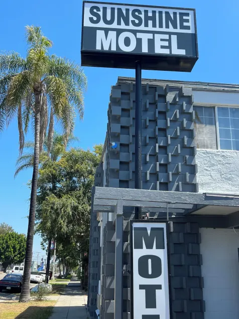 Sunshine Motel - Image 1