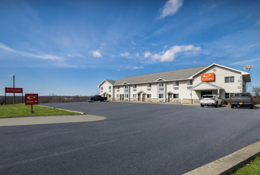 Econo Lodge Inn & Suites Canandaigua - Finger Lakes Area - Image 1