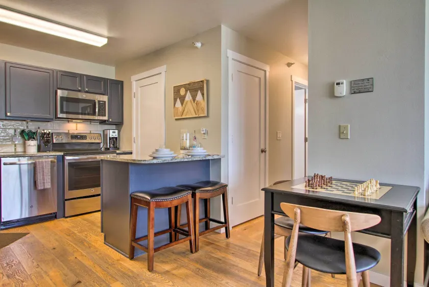 Cozy 2 BR Mountain View - walk to resort - Intérieur