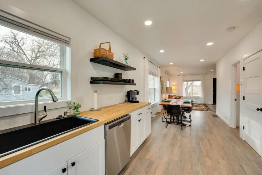 Chic Erie Vacation Rental ~ 14 Mi to Boulder! - Interior