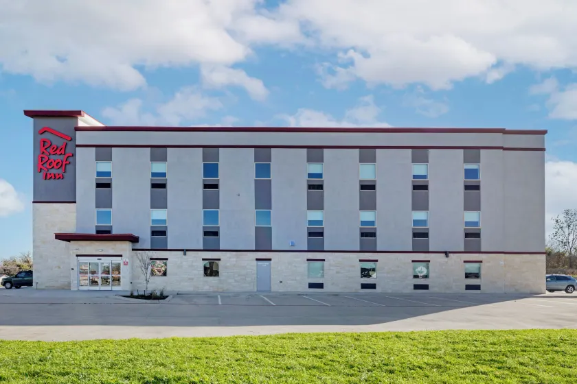 Red Roof Inn Hutchins - Image 1