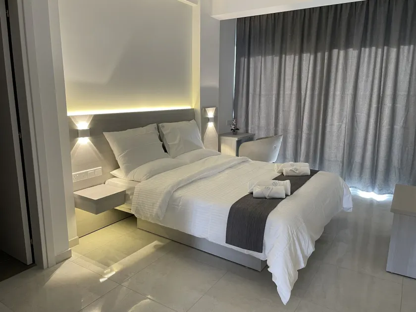 La Veranda Hotel - Image 1