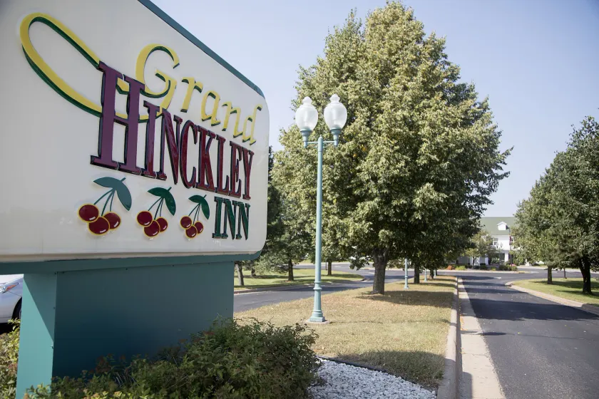 Grand Hinckley Inn - Image 1