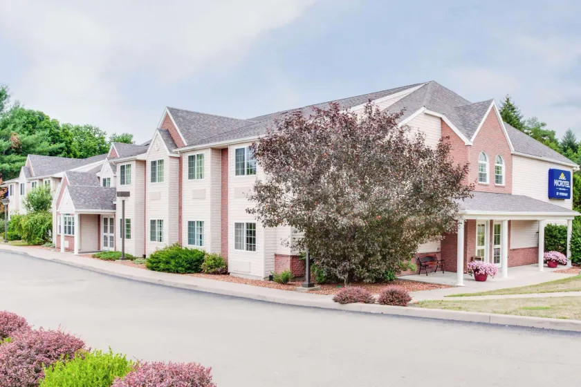 Microtel Inn & Suites by Wyndham Olean - Image 1