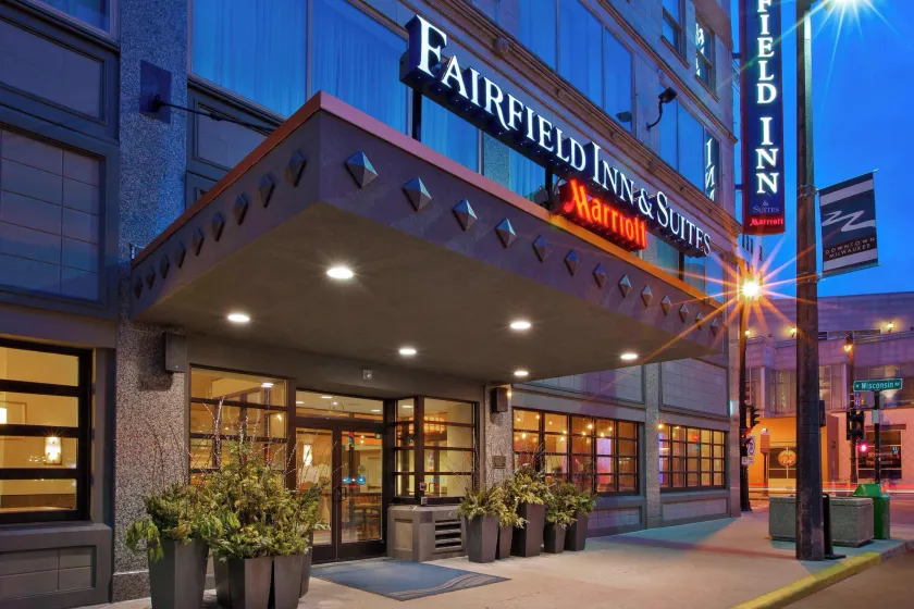 Fairfield Inn & Suites by Marriott Milwaukee Downtown - Image 1