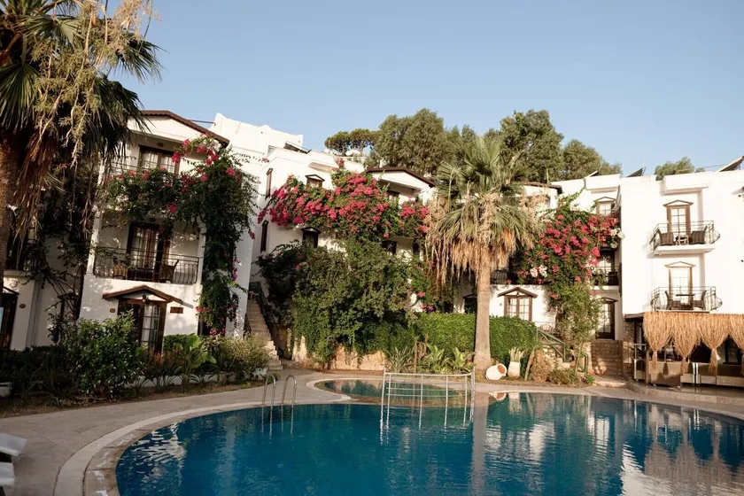 Mare Garden Hotel - Image 1