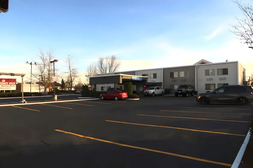 Economy Inn Auburn - Image 1