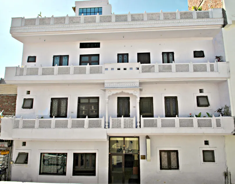 Satkar Hotel - Image 1