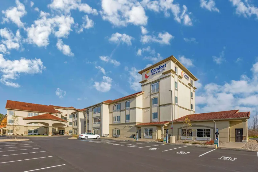 Comfort Inn & Suites Verona at Turning Stone Resort Casino - Image 1