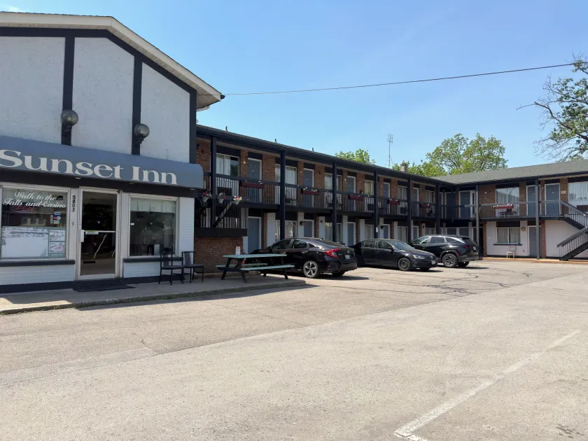 Sunset Inn - Image 1
