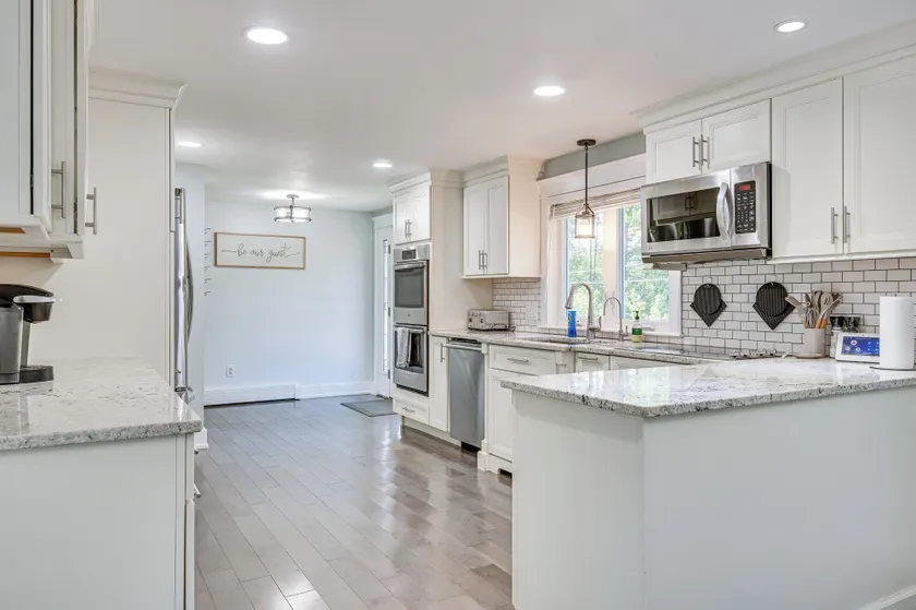 Golf, Hike & Explore: Family Home in Pembroke! - Image 1