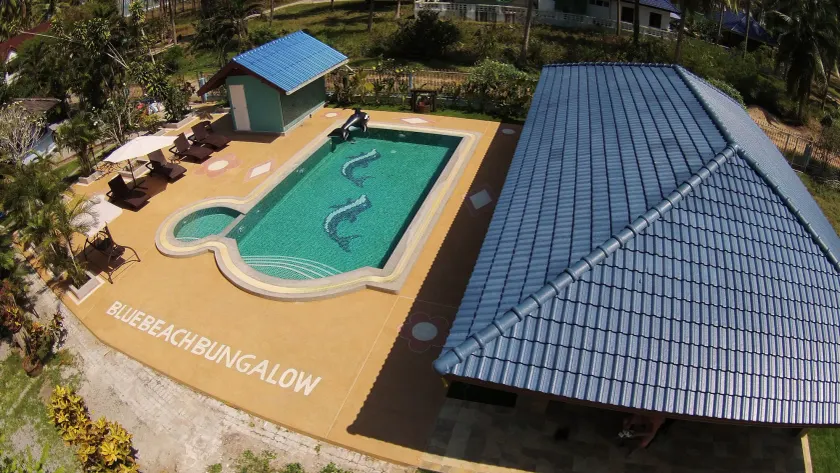 Blue Beach Bungalow - Image 1