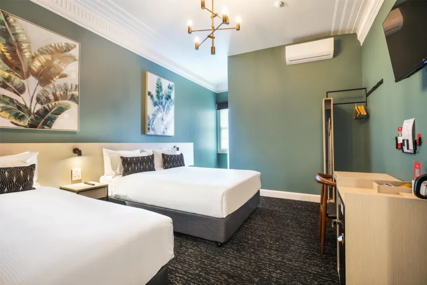 Nightcap at Pymble Hotel - Image 1