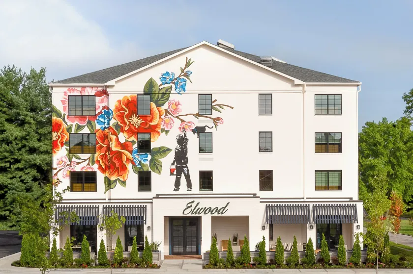 Elwood Hotel & Suites - Image 1