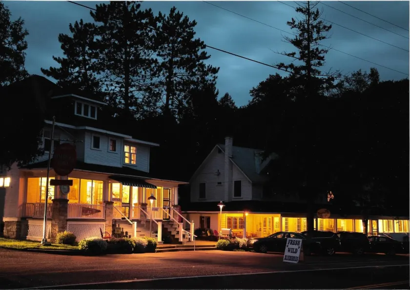 Miners Bay Lodge - Image 1