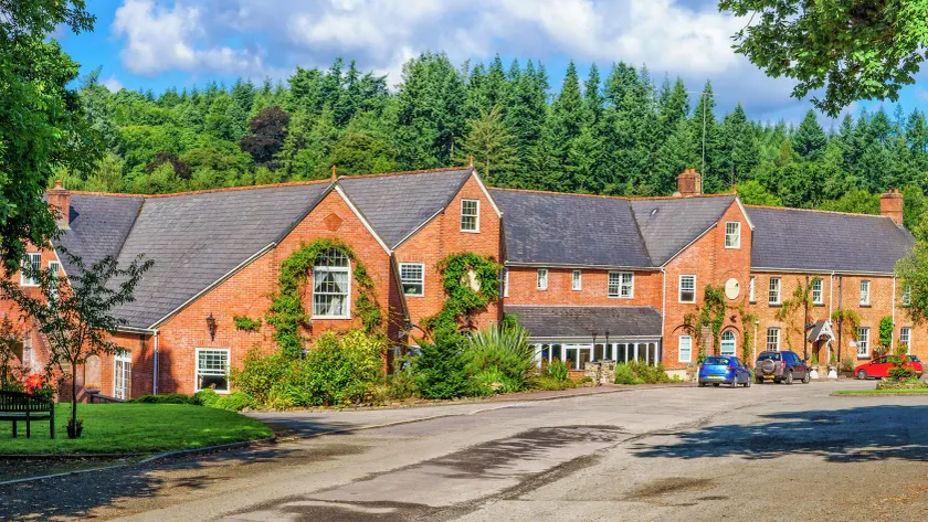 Fox & Hounds Country Hotel - Image 1