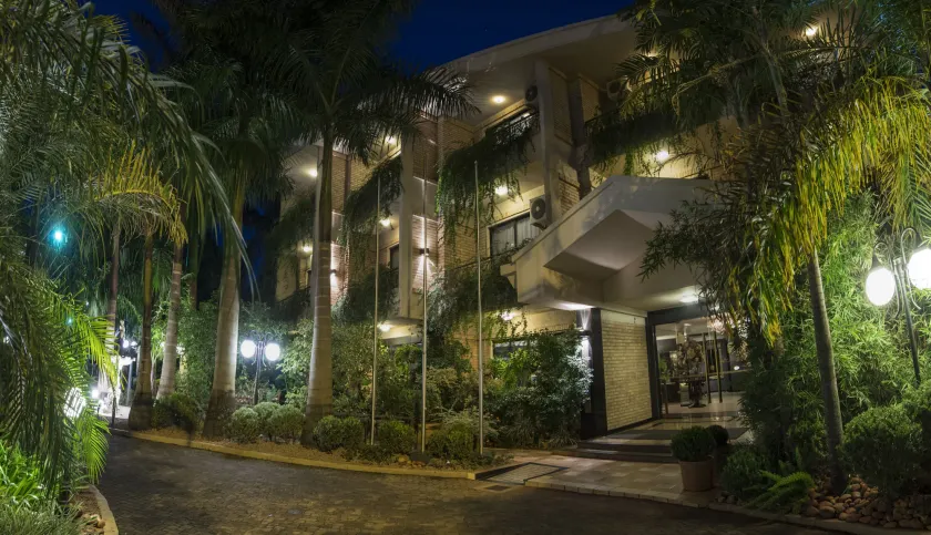 Las Ventanas Suite Hotel - Image 1