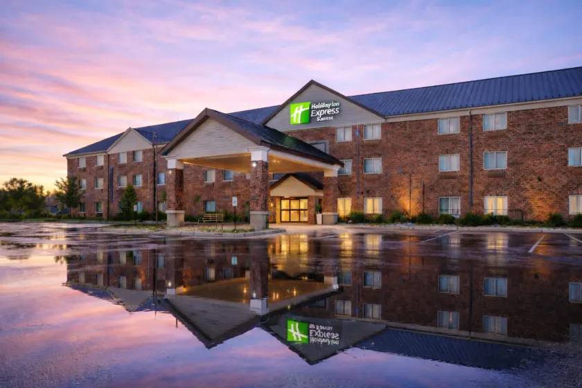 Holiday Inn Express Hotel & Suites St. Paul - Woodbury by IHG - Image 1