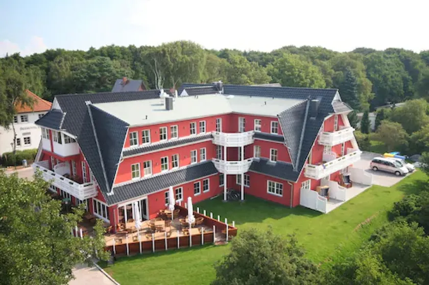 Strandhotel Deichgraf Graal-Müritz - Image 1