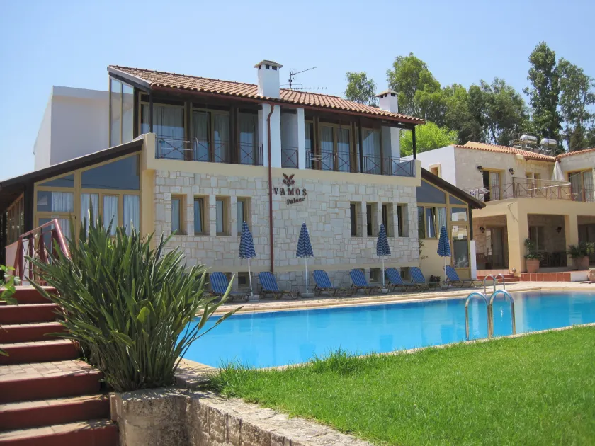 Vamos Palace Apartments - Image 1