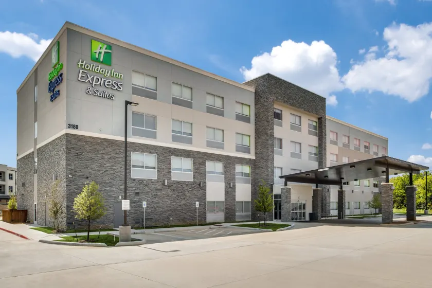 Holiday Inn Express & Suites - Denton South by IHG - Image 1
