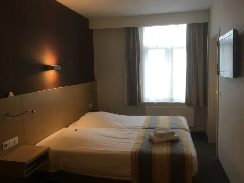 Hotel Du Commerce - Image 1