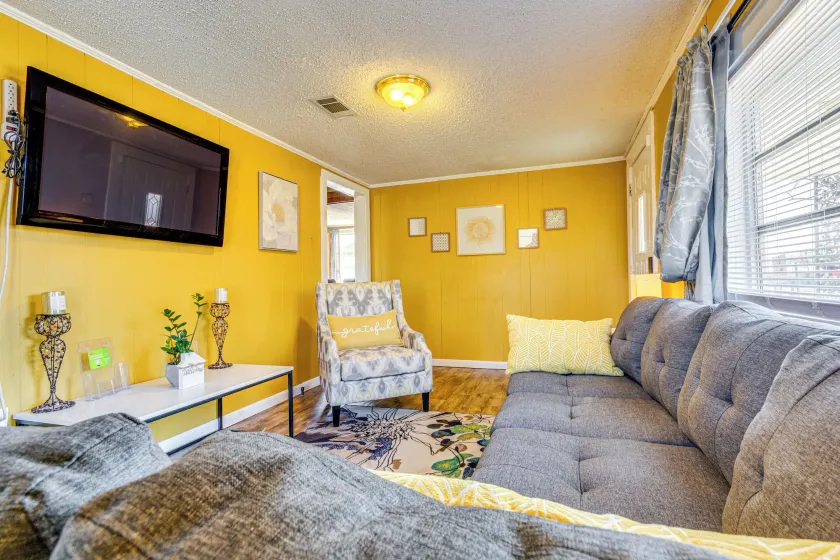 3 Mi to Lake Saracen: Pine Bluff Home w/ Grill! - Image 1