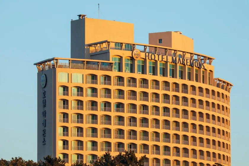 Hotel Maremons - Image 1