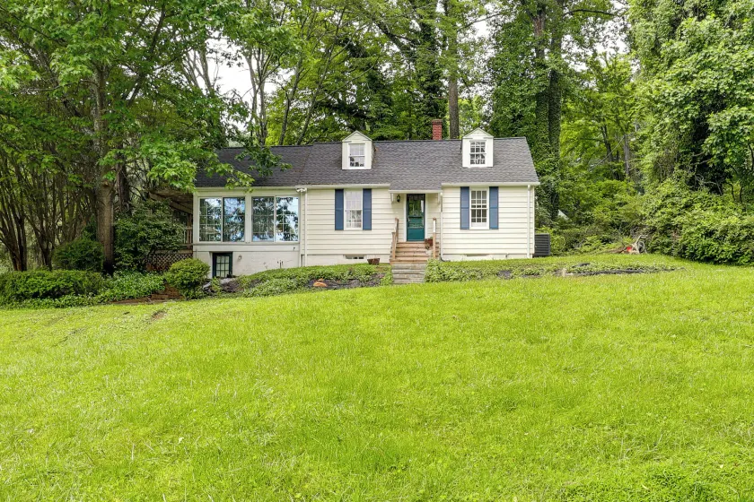 Near Shops & Parks: Dog-Friendly Maryland Gem - Image 1