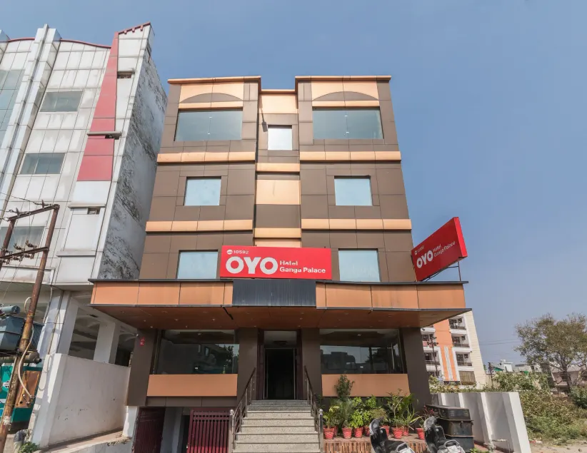 Ganga Palace Near Vishwakarmaghat - Image 1